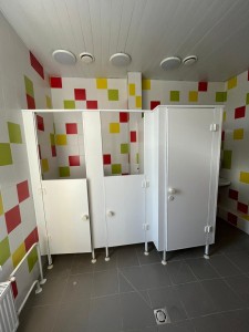 Детские сантехнические перегородки